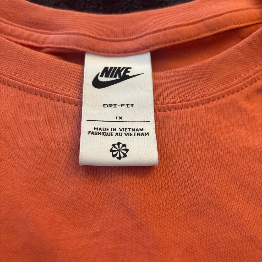 Nike DriFit Athletic Set - Picture 4 of 6